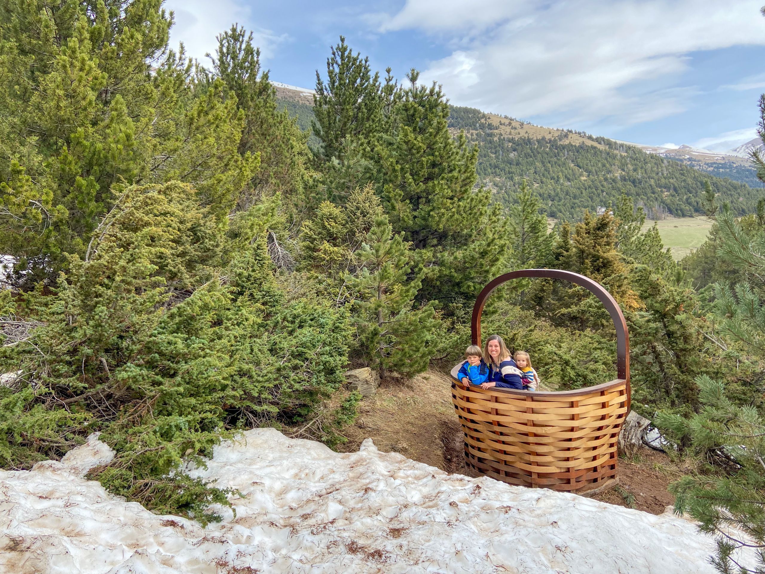 Andorra Amb Nens Excursi F Cil Macarulla Al Bosc Dels Bolets