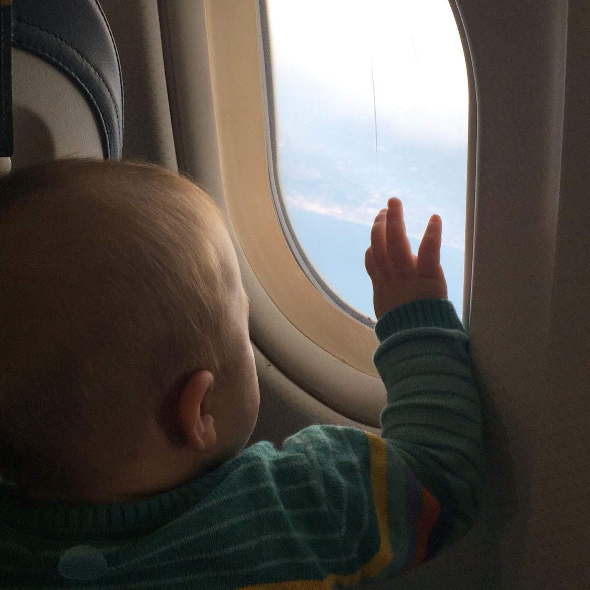 consells per viatjar en avió amb nens