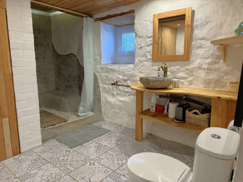 mas serra apartament lavabo
