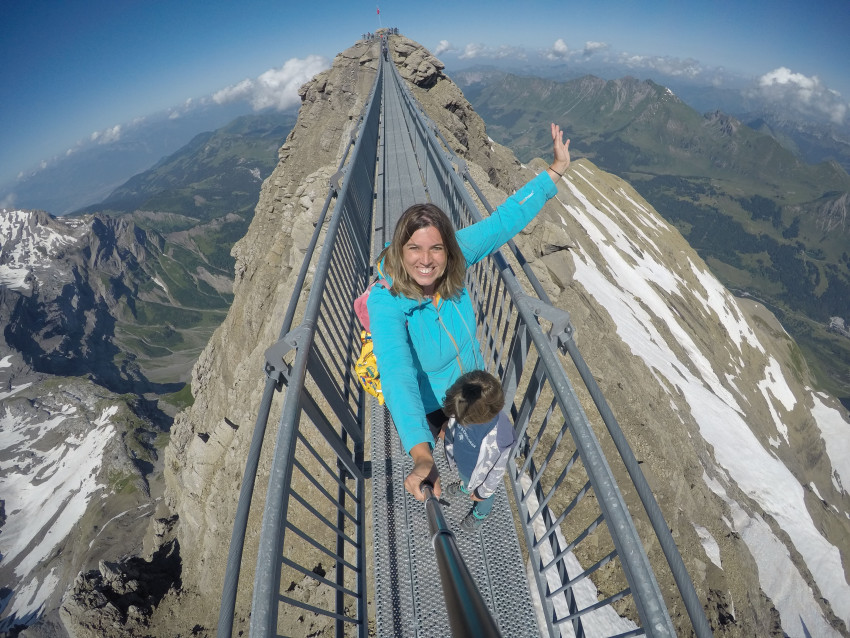 Imatge del pont penjant del Glacier 3000 als Alps de Suïssa