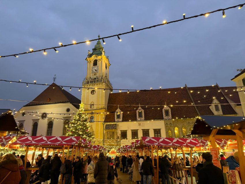bratislava mercado de navidad noche