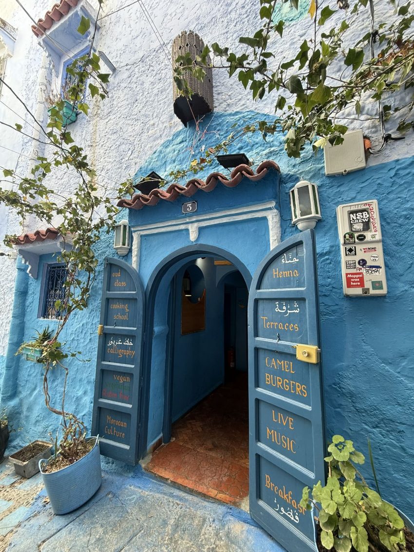 chefchaouen cafe clok