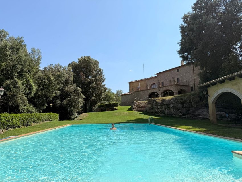 el munt piscina exterior