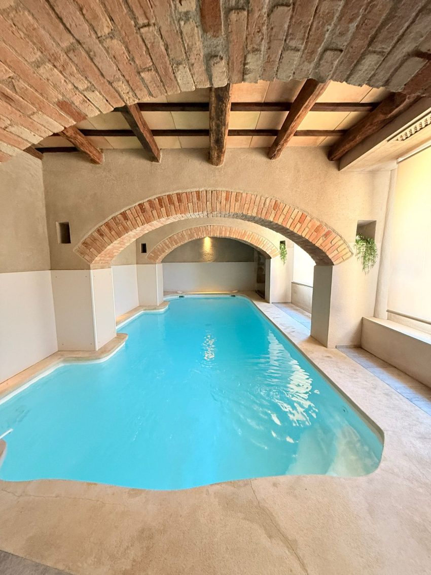 el munt piscina interior bona