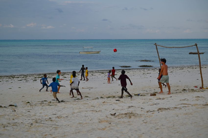 zanzibar futbol nens platja