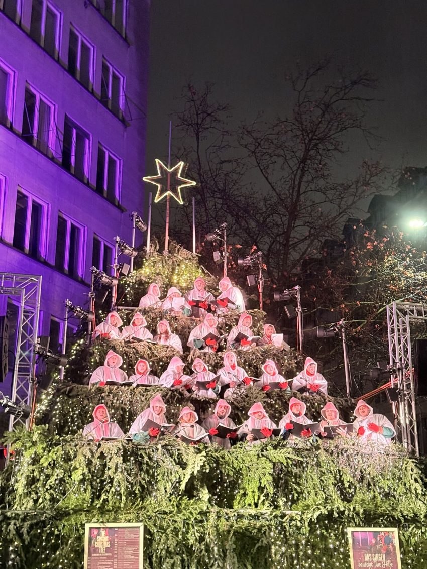 singing christmas tree