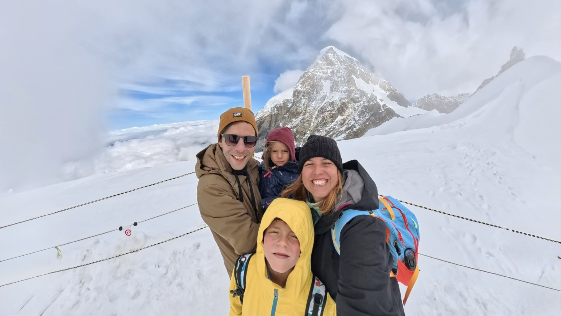 suÏssa en familia amb nens neu