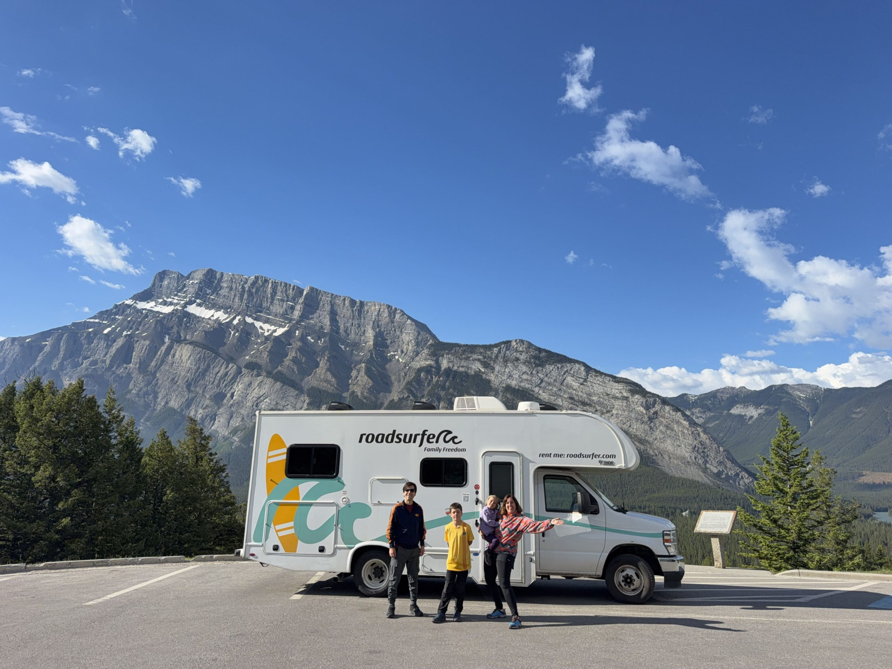 roadsurfer canada familia